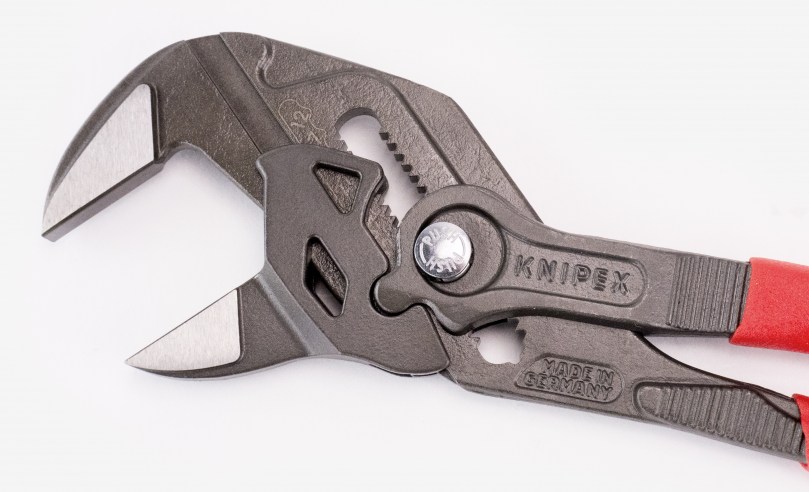 Black Pliers Wrench V3